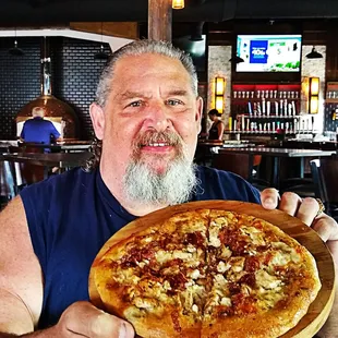 The Free throw 9 inch Pizza very good, not worth 13 Buck&apos;s