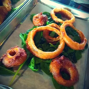Terrible Grease loaded small Burnt Onion Rings, look 6 bucks are you Nuts