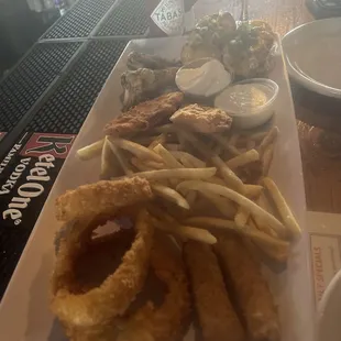 Food is off the chain! Great place to watch sports and play pool. Cheers Dakota, Mack, Tony, Christina, Kimberly, Eric and of course Miguel!