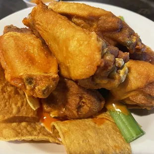 Wings wings and no breading ! Crispy on the outside, soft inside. Perfect.