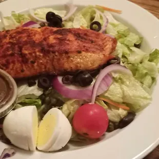 Blackened Salmon Salad with Balsamic Vinaigrette Dressing