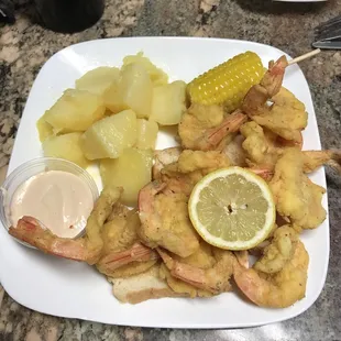 Fried butterfly shrimp with boiled potato's and corn