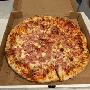 XL ham and cheese pizza