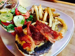 Penn Grill Restaurant & Lounge