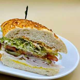Upgrade your sandwich game with our Half Oven Gold Turkey Breast! Juicy, tender slices packed between layers of fresh goodness.