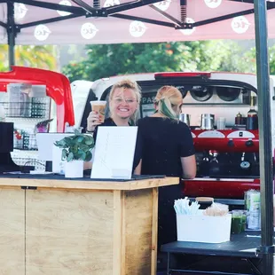 Mobile Coffee Bar on Oahu, Hawaii - specializing in events, weddings, parties and pop-ups.
