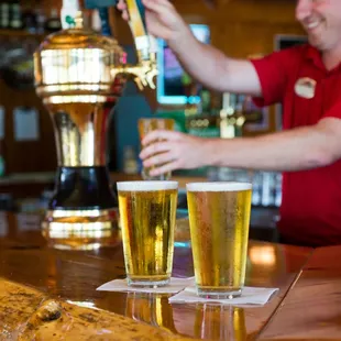 Scott pours a fresh beer!
