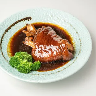 Braised pork Hock w/brown Sauce