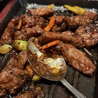 Sizzling Beef In Black Pepper Sauce