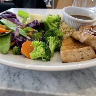 This is the food I got which is quinoa with tufo and veggies.  This is vegetarian but they also have some meats, it is totally healthy