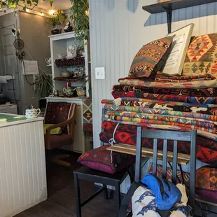 Beautiful decorative carpets and other knickknacks.