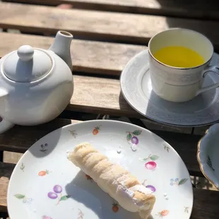 Cream roll