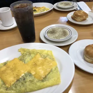 Vegetarian omelet, grits and biscuit