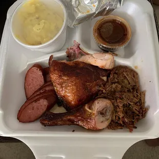 Suppose to be a 3 meat combo plate. 6 thin slices of sausage.