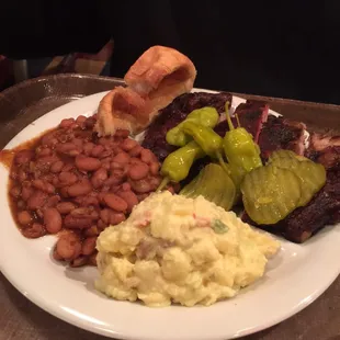Rib dinner with beans and potato salad