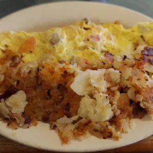 a plate of breakfast food