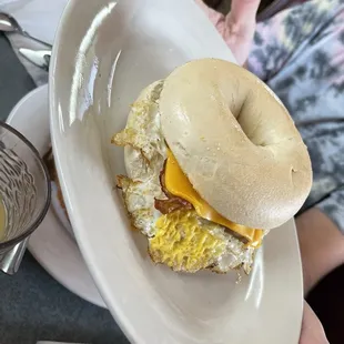 Bagel breakfast sandwich