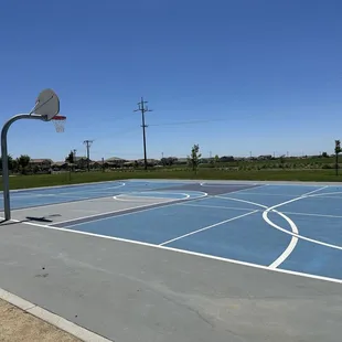 Multi use (half basketball) court