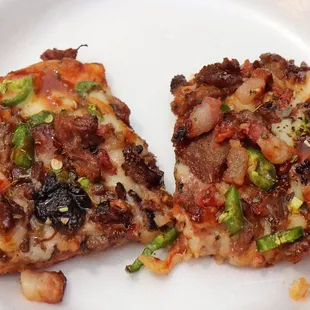 Brisket and jalapeno pizza