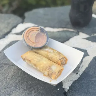 Cheeseburger spring roll with "Big Mac" sauce