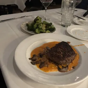 Fire blue steak with broccoli