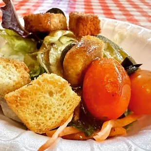 a plate of vegetables and bread
