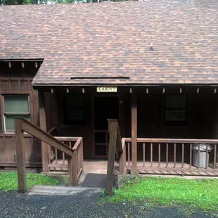 Whispering Pines Cabin (2 BR + loft, 1 Bath)