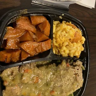 Turkey meat loaf, green beans, yams, Mac and cheese