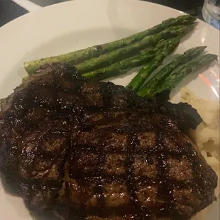 12 oz 12 Oz. Ribeye with mashed potatoes and asparagus