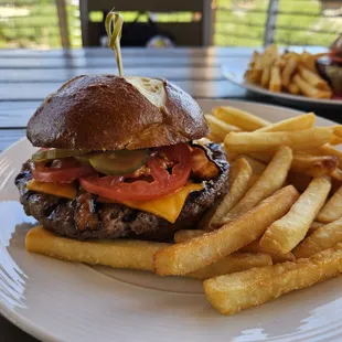 Burger (a la carte) w/ fries