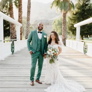 Wedding photos on the bridge