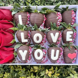 Dozen chocolate covered strawberries with 4 roses $50