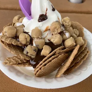 Dippers with vanilla ice cream, chocolate syrup and cookie dough