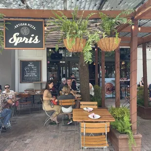 Spris outdoor seating