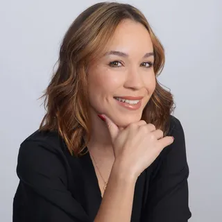Victoria L.