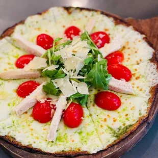 Cauliflower pizza w/chicken