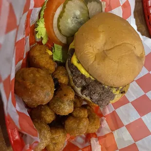 Cheeseburger with fried mushrooms