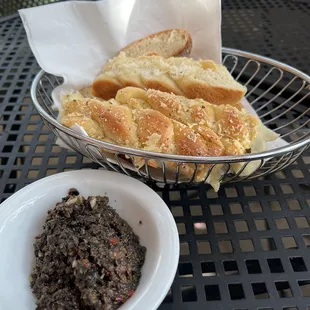 Before you order an appetizer, just wait, they&apos;re going to bring a really good bread and this amazing tapenade.