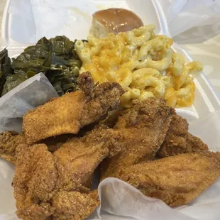 Chicken wings with collards and Mac