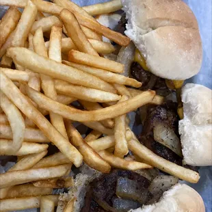 Mini sliders &amp; fries
