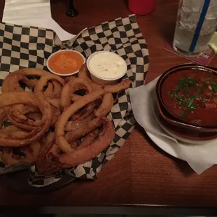 Minestrone soup and onion rings