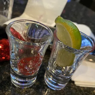 I'm actually sittin at another bar...... wondering why these pours are so short???? Gimme a Doyle's two finger!