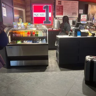 Burger, pizza, and grilled cheese reasonable for airport