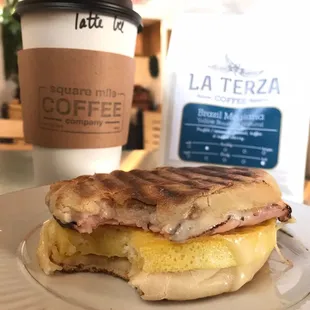 Latte, bag of freshly ground coffee and a deeeeelightful breakfast sammy.