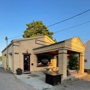 Front of coffee shop, street view