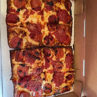 8 corner pepperoni