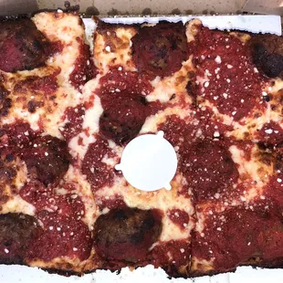 Mama's Meatball Pizza