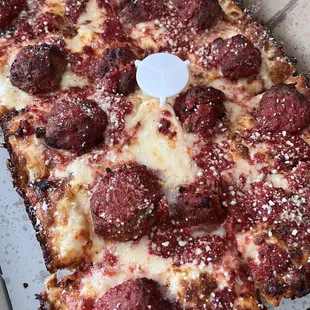 Meatball pizza