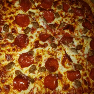 P Large pepperoni and sausage. So good!