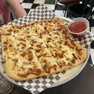Cheese bread with marinara